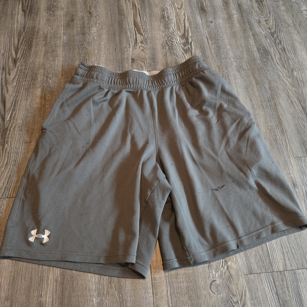 Under Armour Men's Gray Athletic Shorts